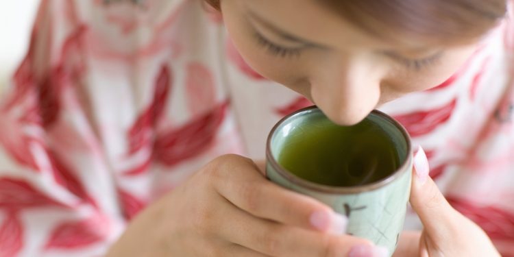 Chá anti-inflamatório tem ação expectorante e combate vermes