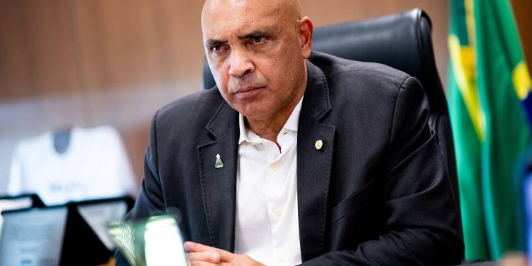Presidente da CLDF pede apoio à bancada do PT por reajuste da PCDF