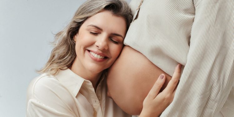 Mulher que teve câncer 6 vezes consegue ser mãe com barriga solidária