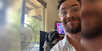 Homem têm AVC enquanto nada no mar e é salvo por surfistas: “Renasci”