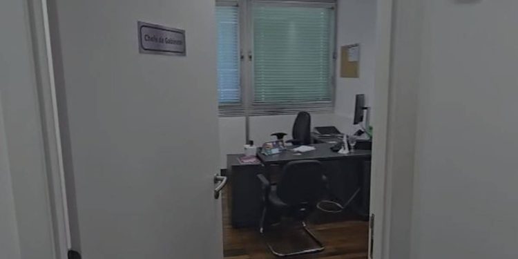 Veja imagens das buscas no gabinete do deputado TH Joias, ligado ao CV