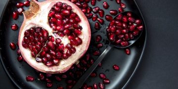 Chá de romã é anti-inflamatório e fortalece imunidade. Saiba preparar