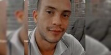 Homem que ameaçou e agrediu companheira desmaiada em escada é preso