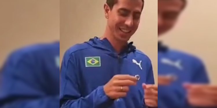 Caio Bonfim recupera aliança de casamento perdida em Mundial de Atletismo