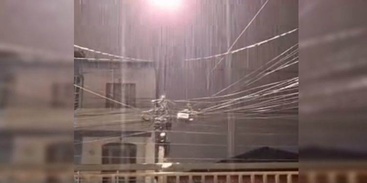 Chuvas isoladas surpreendem brasilienses nesta segunda-feira; veja vídeo