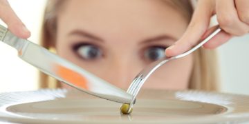 Sol, lua, água e até vento: entenda os riscos das dietas extremas