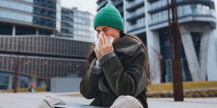 Atchim! Médicos explicam por que você não deve segurar o espirro