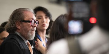 Kakay chora após decisão favorável a Villela: “Justiça foi feita”