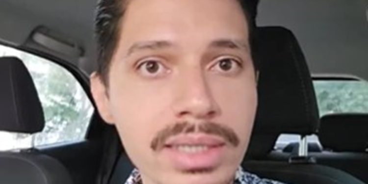 Reitoria da UnB expulsa o youtuber Wilker Leão