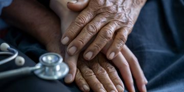 Cientistas descobrem sinal que distingue Parkinson do tremor essencial