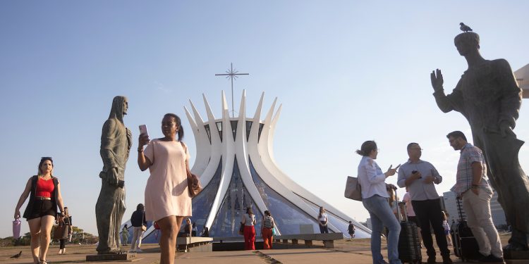 Festividades de Nossa Senhora Aparecida agitam Catedral de Brasília; veja programação