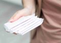 Saiba como conseguir autorização para retirar absorventes gratuitos