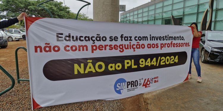 Escola sem partido 2.0? Cavalo de Tróia em projeto propõe filmar professores no DF