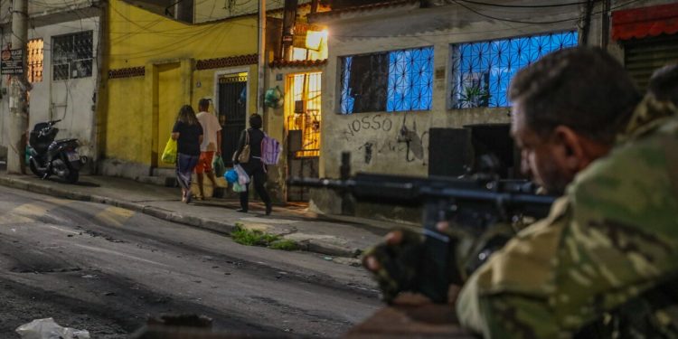 Inteligência, participação social e coordenação: como combater o crime sem chacinas