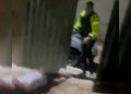 Agente de trânsito persegue e atira em homem com arma de choque. Vídeo