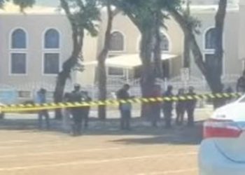Homem é encontrado morto com marcas de tiros em frente a igreja no DF