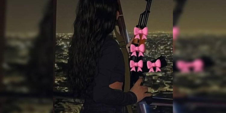 Japinha do CV ostentava armas e poses provocantes nas redes. Veja