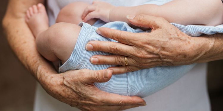 Mãe e bebê que receberam falso diagnóstico de sífilis serão indenizadas