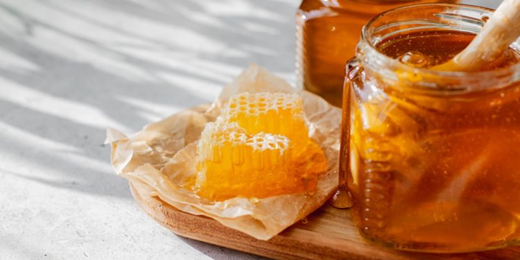 Nutricionista aponta os benefícios do mel e como incluir na dieta
