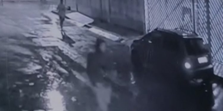 Vídeo mostra assassinos fugindo após matar policial penal no DF