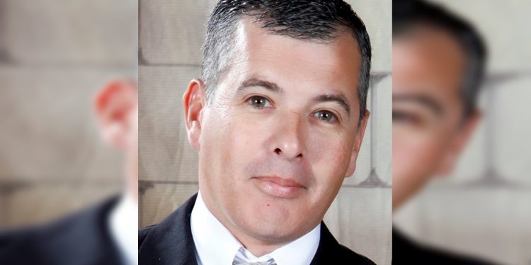 Policial penal é esfaqueado e encontrado morto dentro de carro no DF