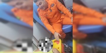 Vídeo emocionante: bombeiro canta para acalmar paciente em crise