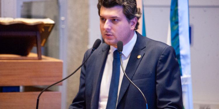 Eduardo Pedrosa propõe estudo para isenção de IPVA a motoristas de app do DF