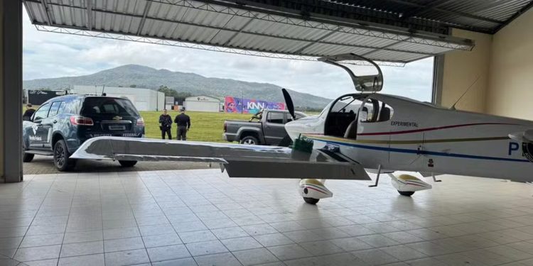 Piloto e ajudante são presos com 571 iPhones avaliados em R$ 3 milhões