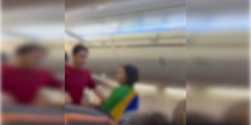 Vídeo: mulher com bandeira do Brasil diz que não viaja com petistas e é expulsa de avião