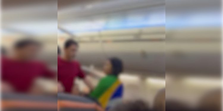 Vídeo: mulher com bandeira do Brasil diz que não viaja com petistas e é expulsa de avião