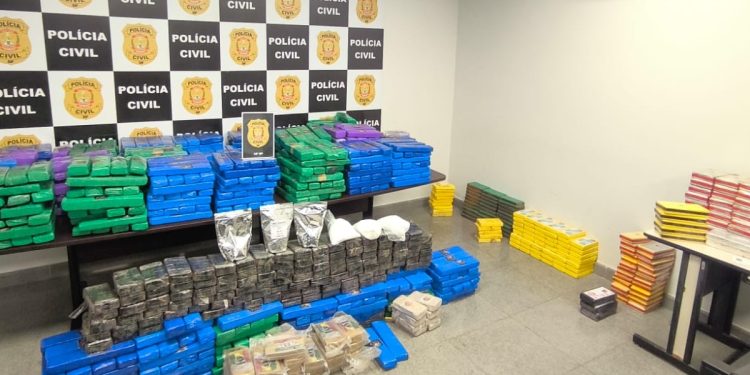 PCDF apreende quase uma tonelada de drogas em depósito em Formosa
