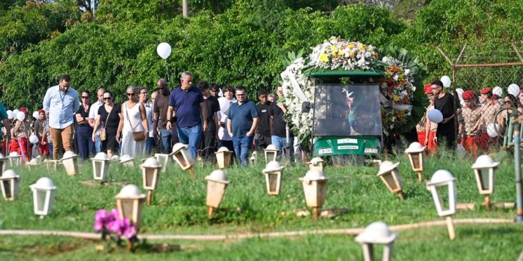 “Menino da paz”: emoção marca velório de adolescente assassinado no DF