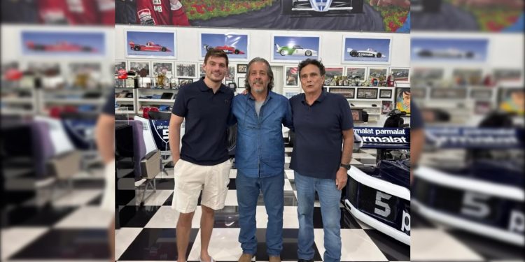 Sertanejo, Havaianas e bermuda: o dia de Verstappen em Brasília