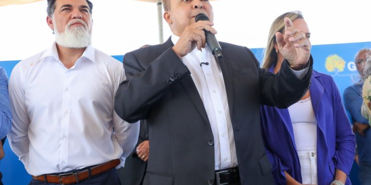 Ibaneis abre plantio de soja da safra 2025/2026 no Distrito Federal