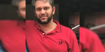 Advogado é encontrado morto sem camisa dentro de carro