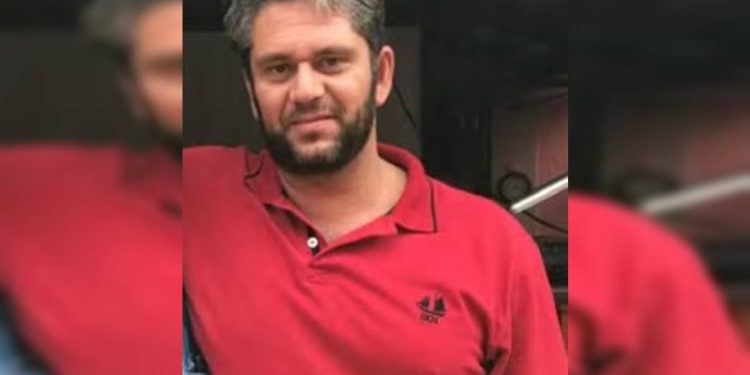 Advogado é encontrado morto sem camisa dentro de carro