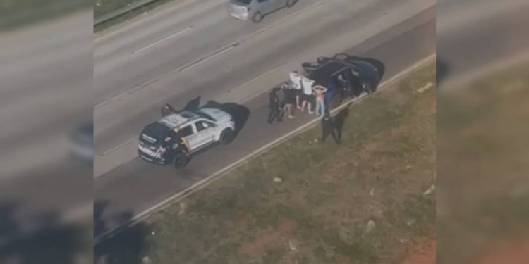 Prisão cinematográfica: helicóptero da PM ajuda deter ladrões de carro