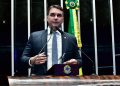 Relatório que quer tachar CV de terrorista foi entregue aos EUA por Flávio Bolsonaro