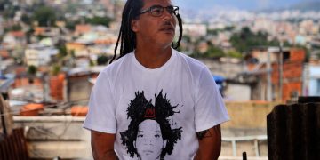 “Nós por nós”: o combate à violência no Alemão via arte, educação e renda por David Amen