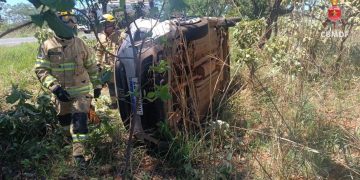 Duas mulheres ficam feridas após capotamento em rodovia do DF