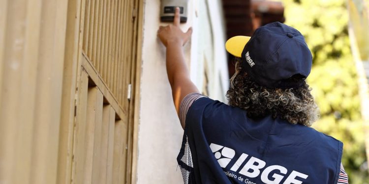 IBGE abre processo seletivo no DF com salário de até R$ 3 mil