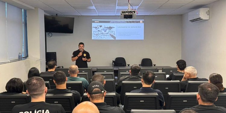 Curso une policiais do DF e GO no combate à lavagem de dinheiro
