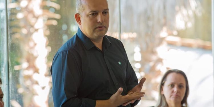 Empresas fantasmas de político réu por lavagem de dinheiro seguem ativas