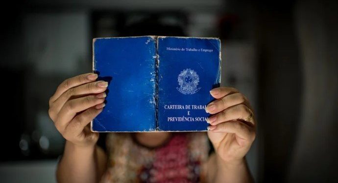 Pesquisa: negros recebem salários bem menores do que brancos no DF