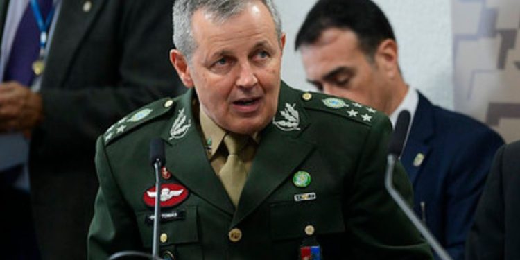 Desembargador provoca comandante do Exército após prisão de Bolsonaro