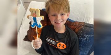 Menino de 11 anos sofre AVC após acidente em escola. Veja o vídeo