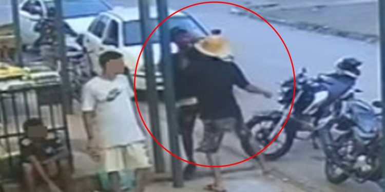 Homem desmaia após ser brutalmente espancado por discussão banal