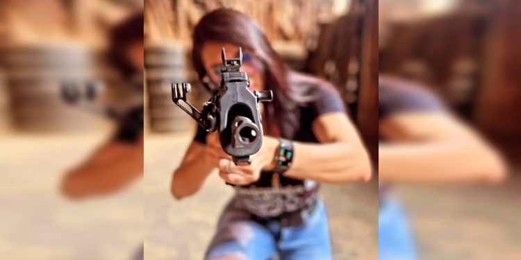 Quem é a “advogata” presa com drogas e armas dentro de carro no DF