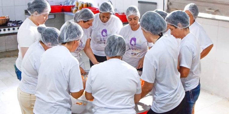 Projeto oferece 900 vagas em cursos gratuitos para mulheres no DF