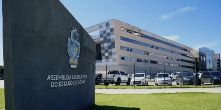 Golpistas cobravam falsa taxa de inscrição para concurso em Goiás